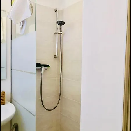 Guest House *